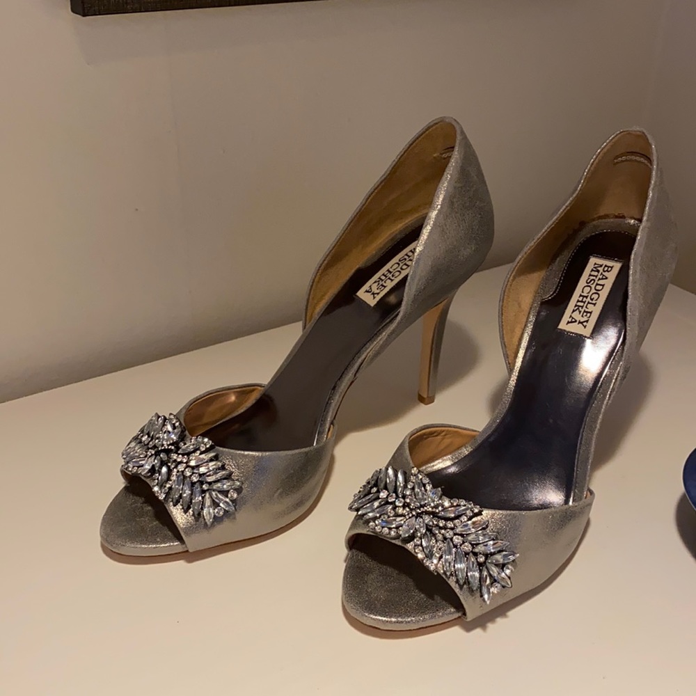 Metallic suede sandal. Dress shoe rhinestone detail